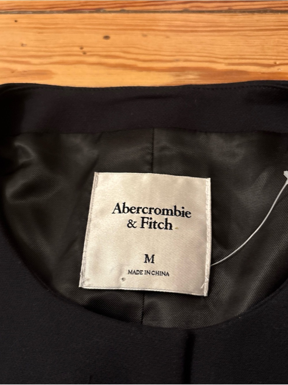 ABERCROMBIE & FITCH Women's Collarless Black Blazer - size Medium M NWOT - Picture 2 of 4
